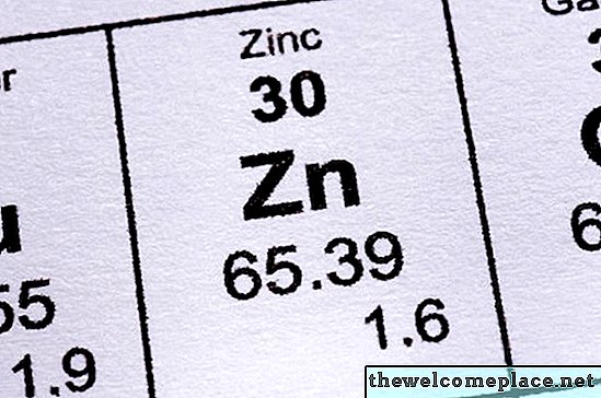Cómo cuidar una mesa cubierta de zinc