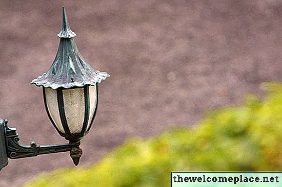 Comment changer une ampoule dans un lampadaire d'extérieur