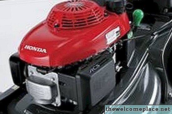Cách thay dầu trên động cơ Honda Lawnmower