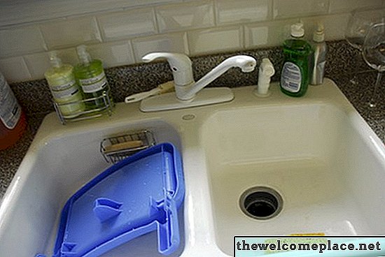 Как да промените единичната мивка към двойна мивка