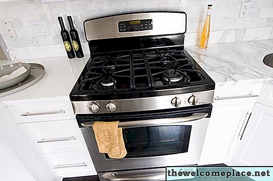 消火器を使用した後にオーブンをきれいにする方法