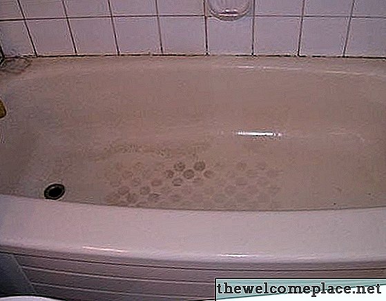 Como limpar e clarear sua banheira