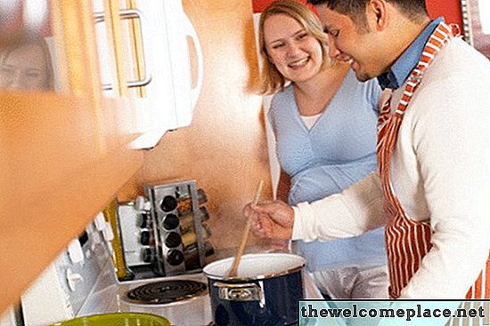 Jak wyczyścić gotowanie ponad śladami na kuchence