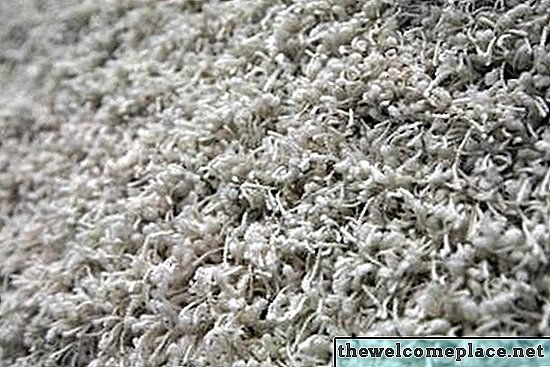 Cómo limpiar y cuidar las alfombras de pelusa