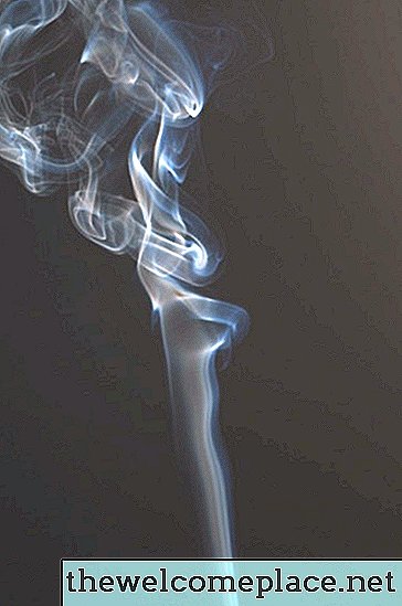 كيفية تنظيف دخان السجائر من شاشة LCD