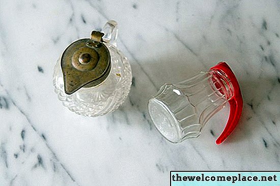 Hoe bewolkt antiek glas schoon te maken