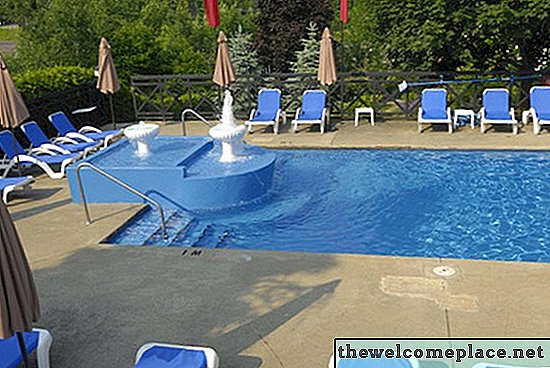 Comment nettoyer une terrasse en béton autour d'une piscine
