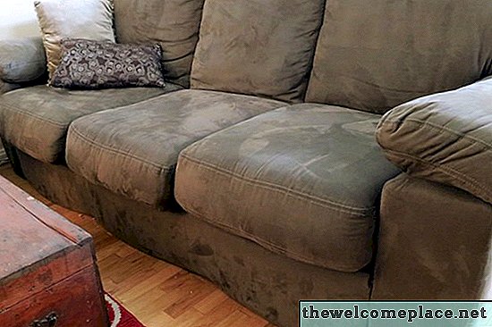 Cómo limpiar los cojines del sofá que apestan