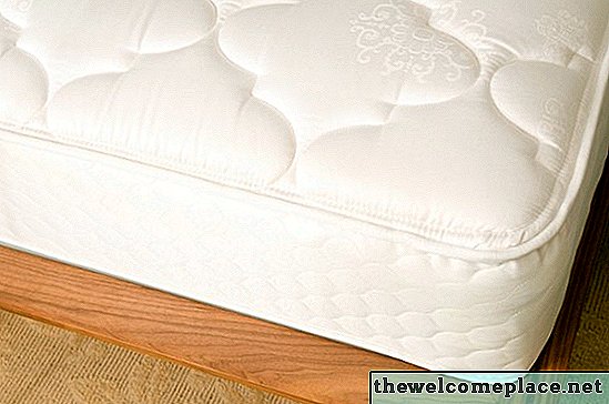 Cómo limpiar la decoloración en un colchón de almohada