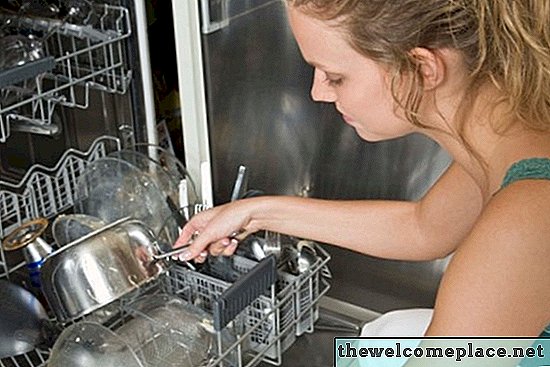 Како очистити машину за суђе с бораксом