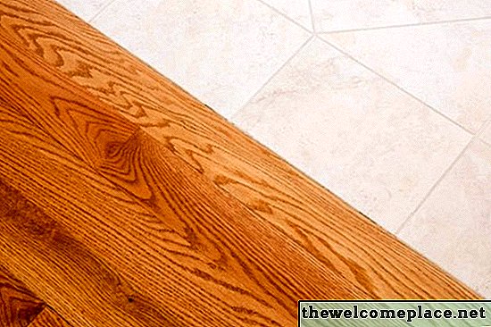 Comment nettoyer le plâtre séché des planchers de bois franc