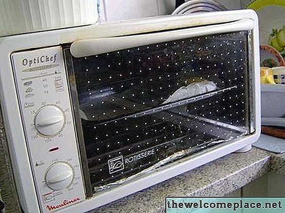 Bagaimana Bersihkan Tepung Off of a Pan Oven Toaster