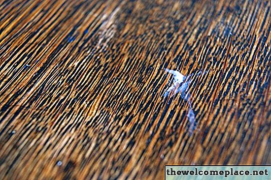 كيفية تنظيف الشحوم قبالة الخشب