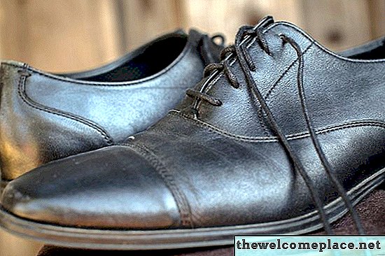 Comment nettoyer l'intérieur des chaussures et des chaussures plates puantes