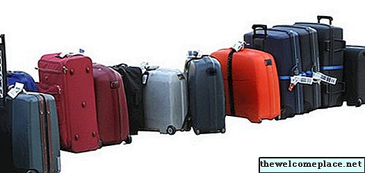 Hur man rengör mögel på en resväska