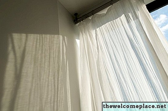 Hur man rengör nikotinfärgade gardiner
