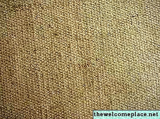 Cómo limpiar las manchas de nicotina de una alfombra