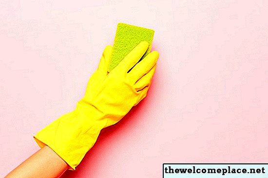Cum curățați pereții vopsiți fără a lăsa dungi