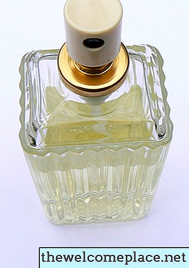 Como limpar frascos de perfume