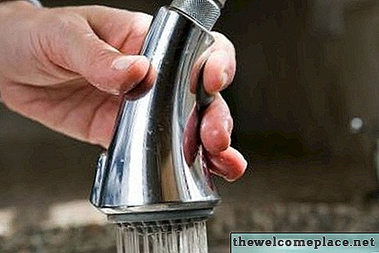 Cara Bersihkan Kepala Semprotan Faucet Dapur Pull-Down