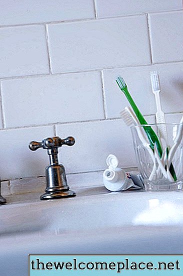 Cómo limpiar tuberías de PVC de acumulación de pasta de dientes