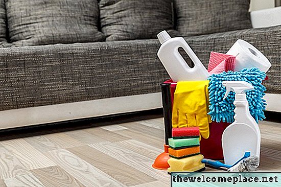 כיצד לנקות שתן מכריות הספה