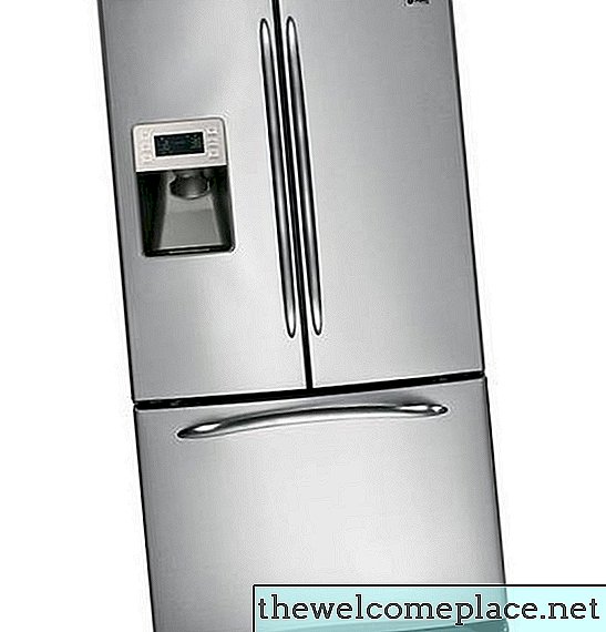 Cómo limpiar un dispensador de agua en la puerta de un refrigerador