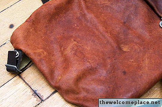 Comment nettoyer les taches d'eau sur le cuir