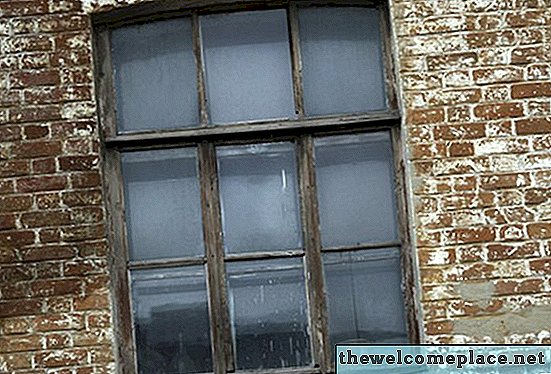 Wie man Fenster mit Muriatic Säure säubert