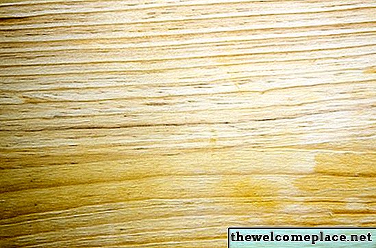 Hoe houten vloeren van dierlijke ontlasting schoon te maken