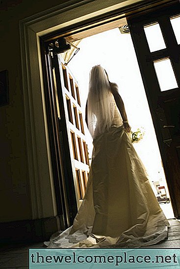 कैसे एक पीला शादी घूंघट साफ करने के लिए