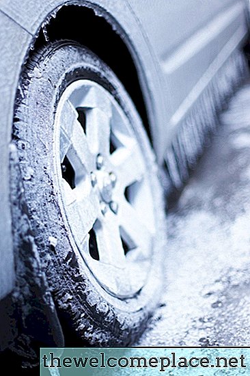 Hogyan lehet megtisztítani a jég egy autópályáról a fagyállóval