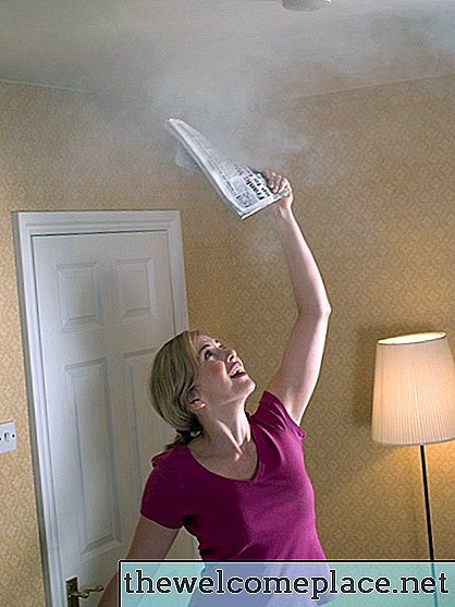 Een rookgeur snel uit een kamer verwijderen