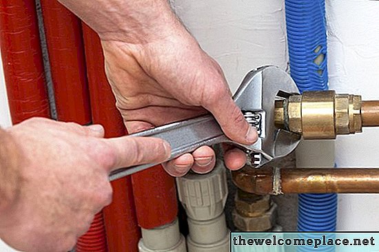 Comment connecter un tuyau en PVC à un tuyau en cuivre