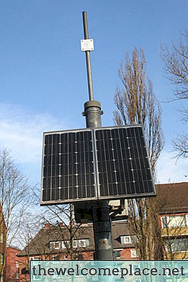 Cum să conectați panourile solare la electricitatea casei mele