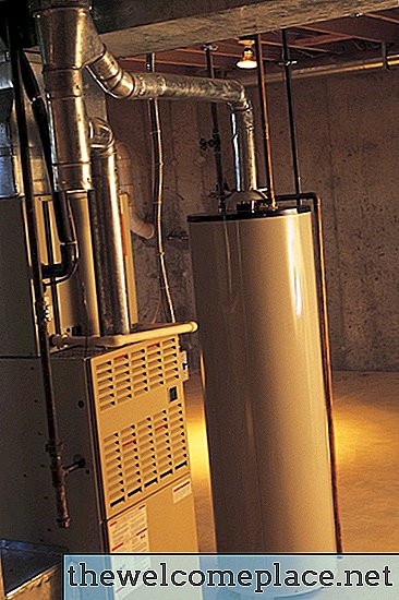 Hvordan konvertere en elektrisk vannvarmer til solenergi