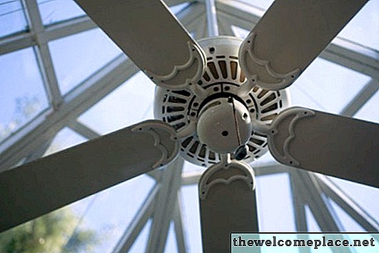Como converter um ventilador de teto suspenso em uma montagem embutida