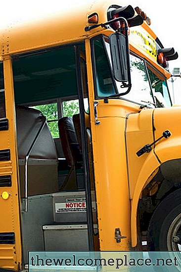 Hur man konverterar en liten skolbuss till ett bostadsområde