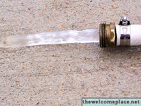Wie man ein Vakuum mit fließendem Wasser erzeugt