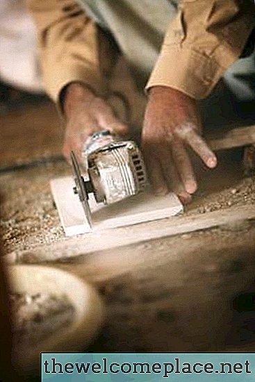Kako izrezati keramično ploščico, ki je že nameščena
