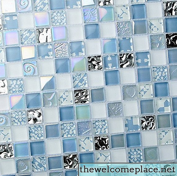Cómo cortar azulejos de mosaico