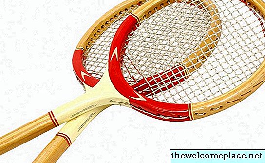 Wie man mit Vintage Tennisschlägern dekoriert