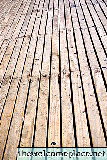Как да събаряме дървена палуба