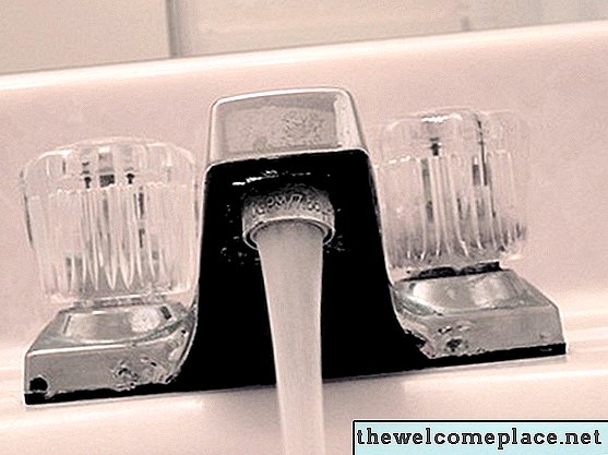 Cómo despresurizar un sistema de agua en el hogar