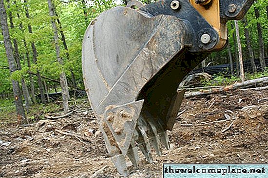 Hvordan grave et tjern med en traktorgraver