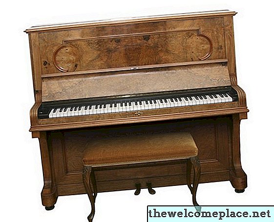 Een oude piano weggooien