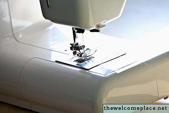Hoe u satijnsteken doet op een gewone naaimachine