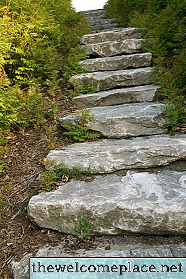 Kako napraviti korake za uređenje kamena