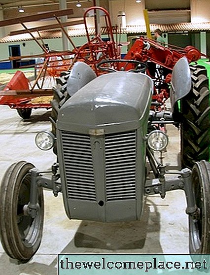 Een Ford 8N-tractor besturen