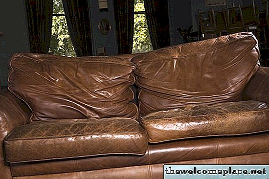 Comment remplir des coussins de canapé en cuir cousus au cadre